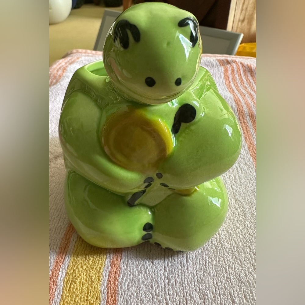 VINTAGE Turtle Bay Hilton ceramic turtle 🐢